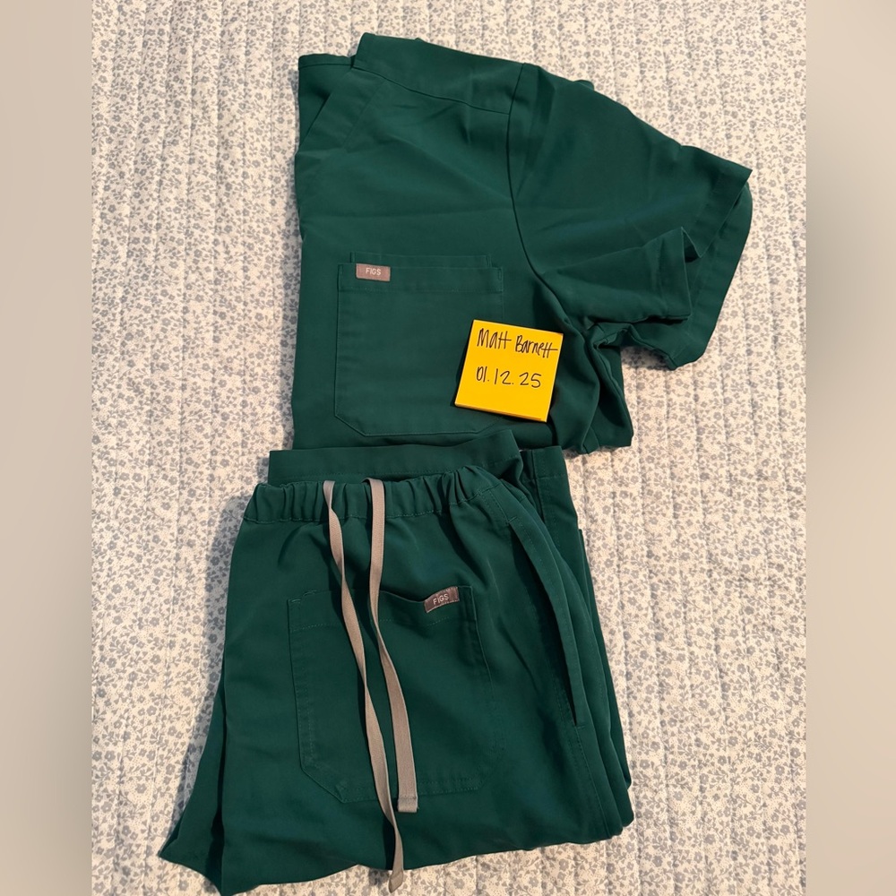 COPY - FIGS Hunter Green Leon & Pisco scrubs- Medium